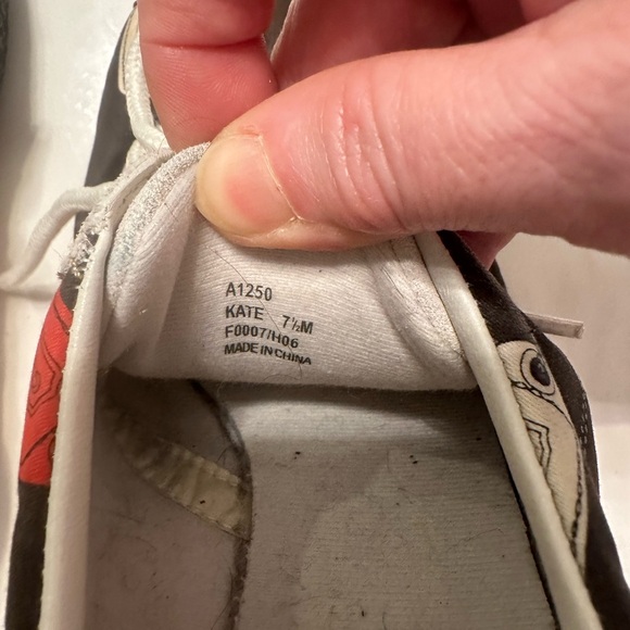 COACH SNEAKERS- LOGO LUGGAGE TAGS IN BROWN ORANGE & CREAM - size 7 1/2 M - Picture 4 of 6